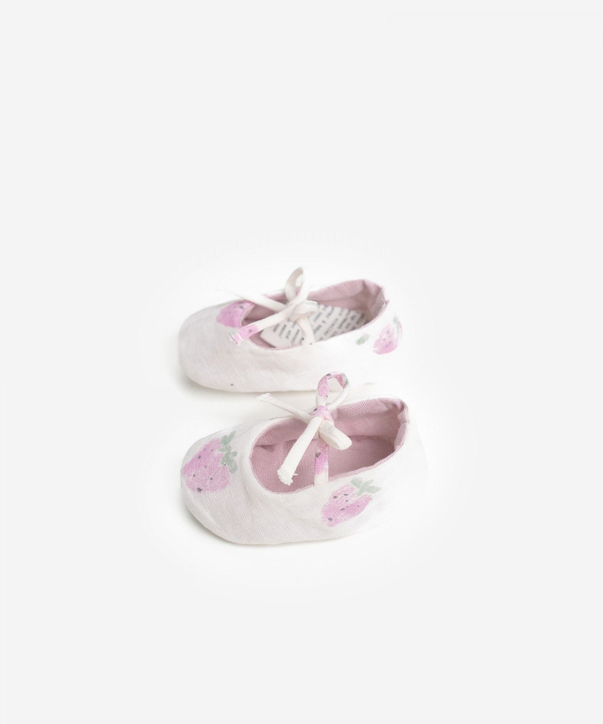Sapatos de tecido e linho com bordado de morangos - PLAYUP