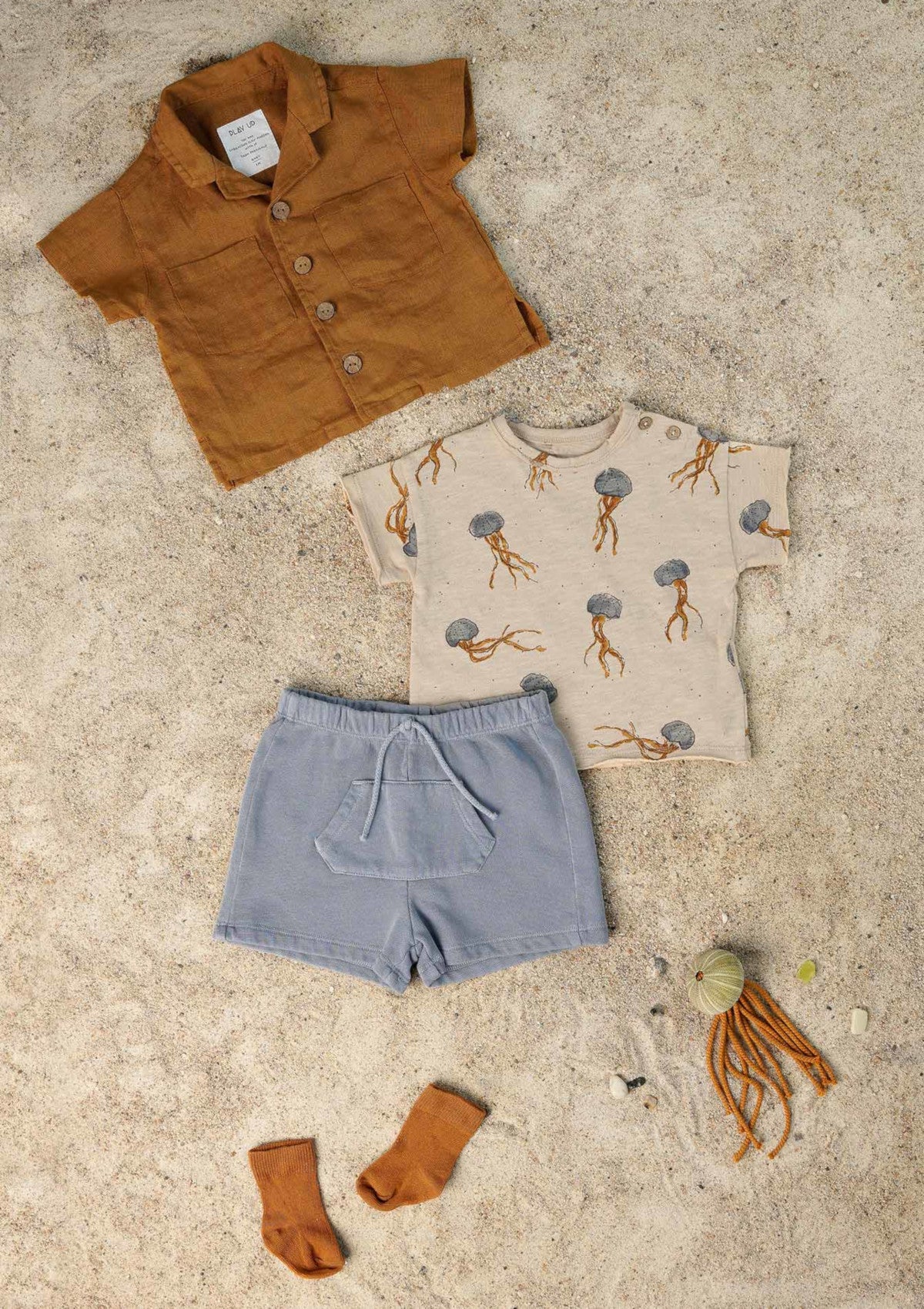 T-shirt com abertura no ombro | Textile Art - PLAYUP