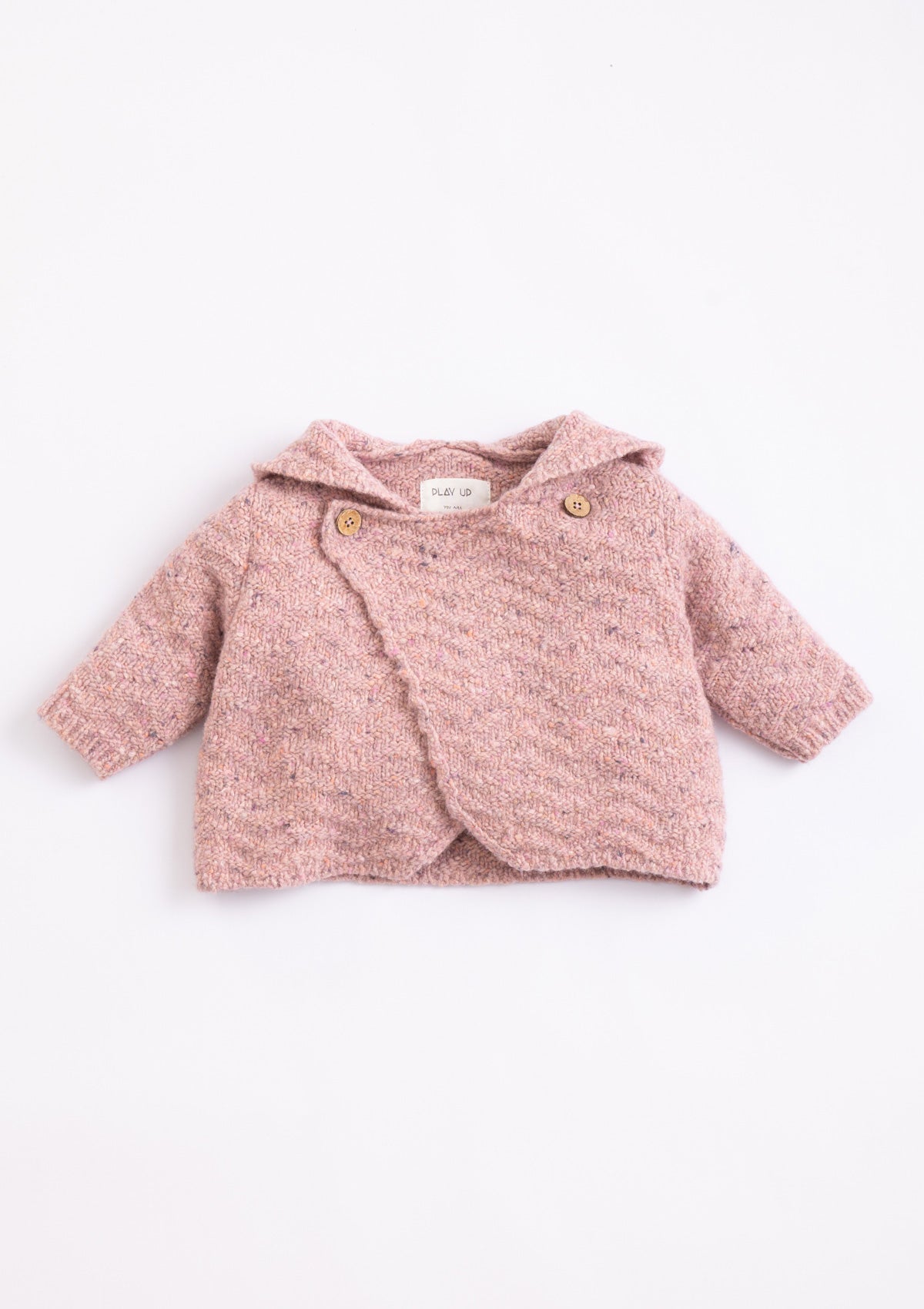 Casaco tricot com fibras recicladas e capucho| Illustration - PLAYUP