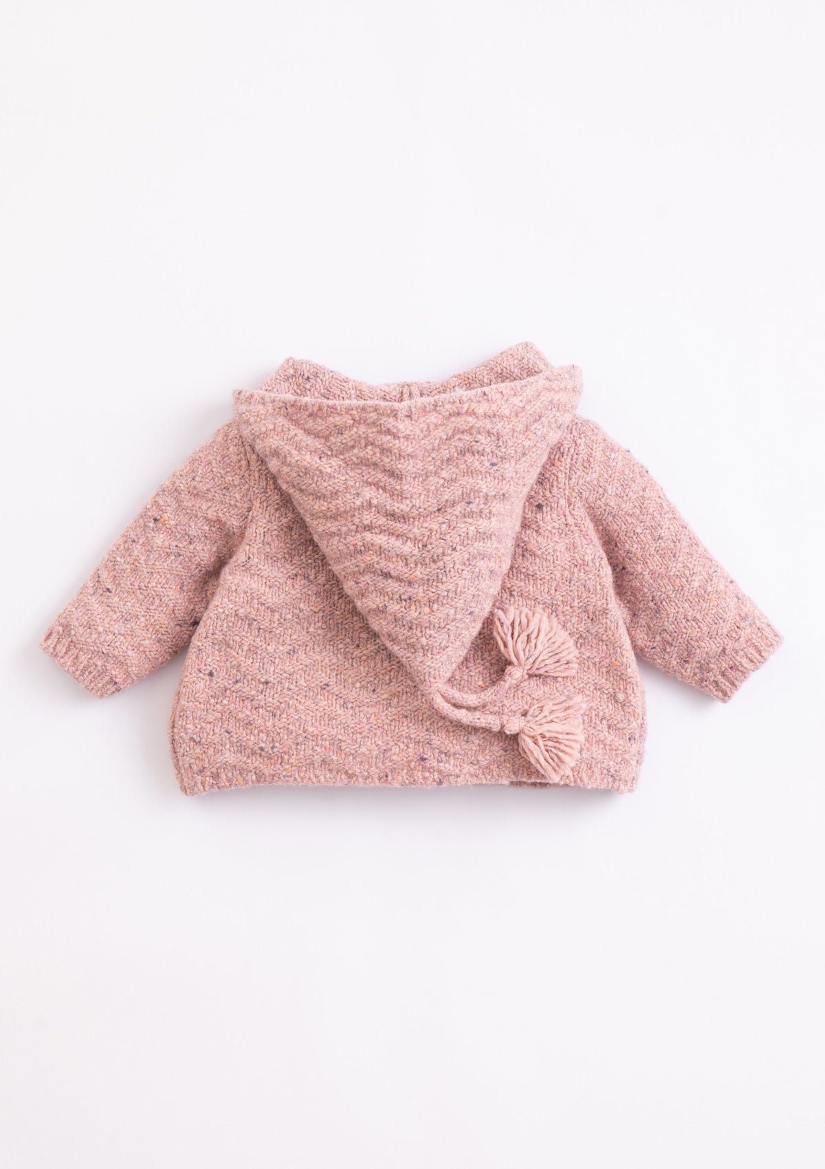 Casaco tricot com fibras recicladas e capucho| Illustration - PLAYUP