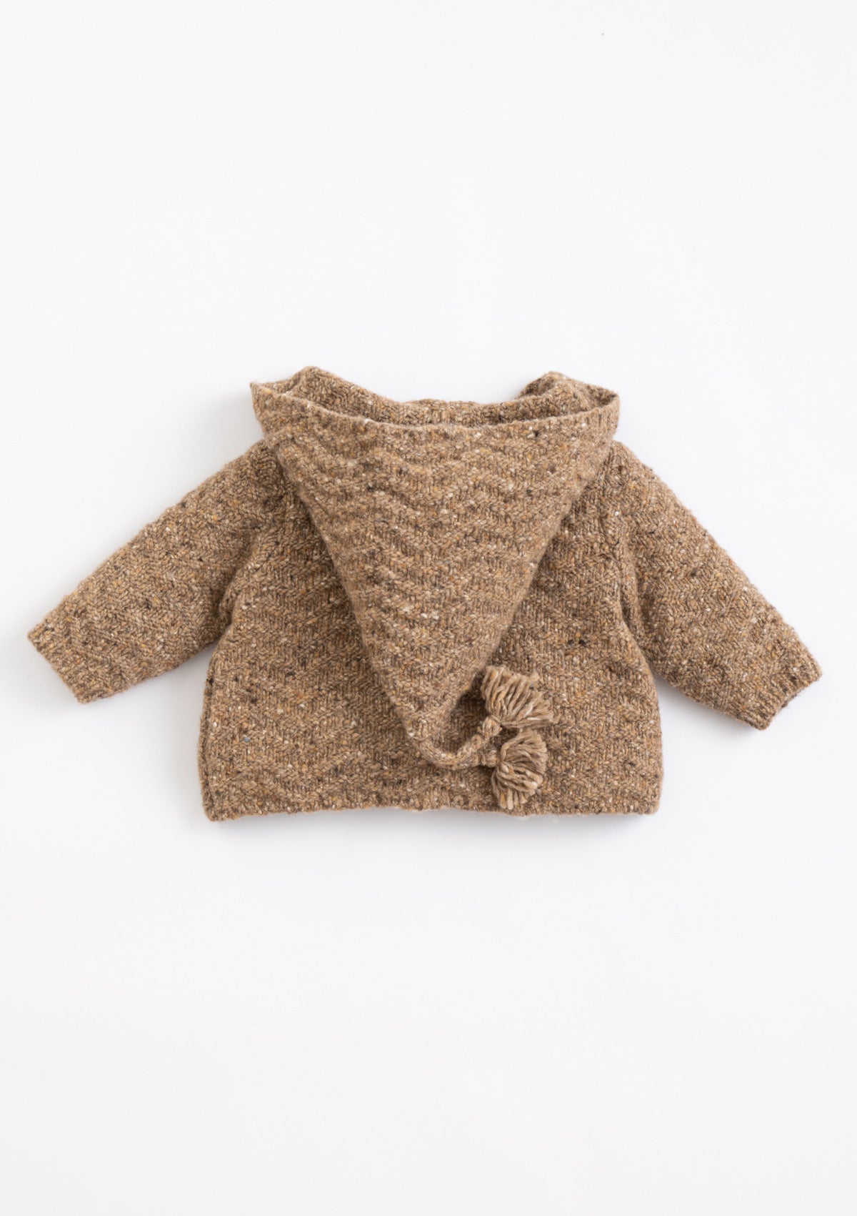 Casaco tricot com fibras recicladas e capucho| Illustration - PLAYUP