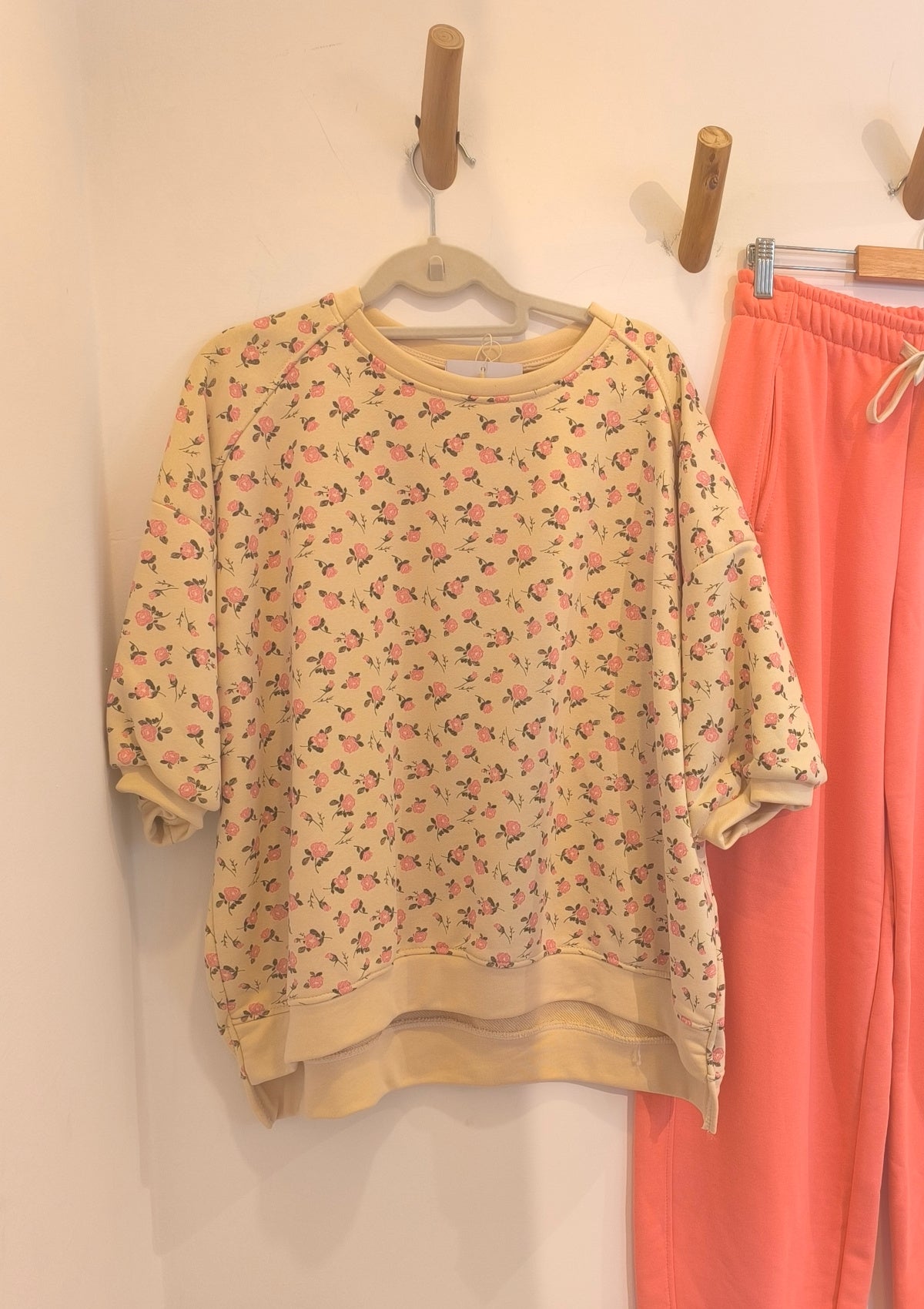 SHORT SLEEVE FLOWER SWEATSHIRT - SAYBOHO